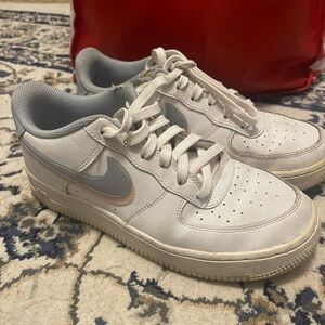 UNISEX. MENS 5.5 WOMENS 7.5 Nike air forces